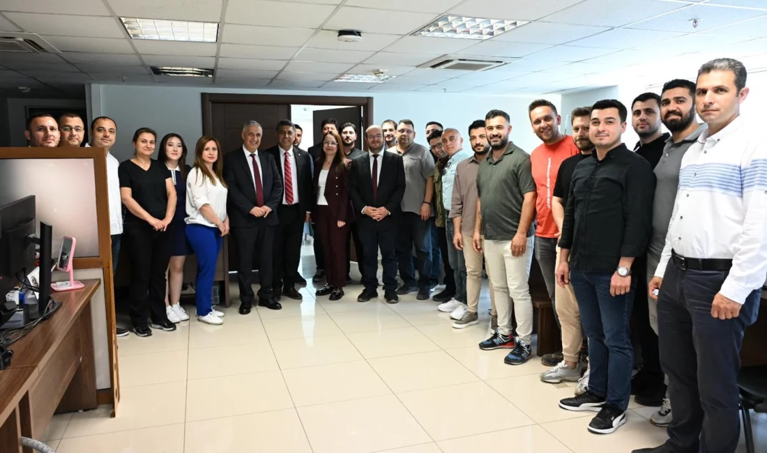 Manisa Büyükşehir Belediyesi Genel Sekreteri Burak Deste ve beraberindeki heyet,