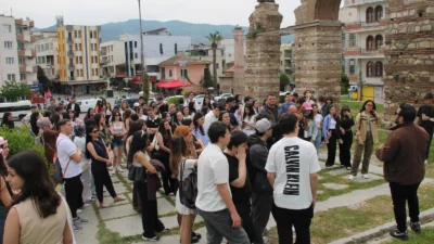 Manisa Büyükşehir Belediyesi’nin düzenlediği kültür gezileri kapsamında Manisalı vatandaşlar Efes