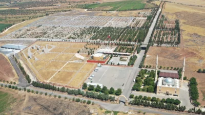 Şanlıurfa Büyükşehir Belediyesi, vatandaşların talepleri doğrultusunda Yeni Asri Mezarlıkta yol