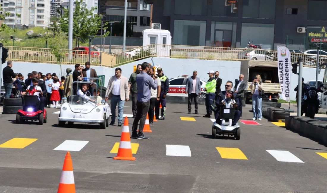 Şanlıurfa Büyükşehir Belediyesi’nin Karayolu Trafik Haftası kapsamında Trafik Eğitim Parkı’nda