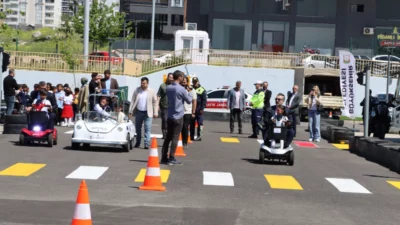Şanlıurfa Büyükşehir Belediyesi’nin Karayolu Trafik Haftası kapsamında Trafik Eğitim Parkı’nda