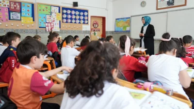 MEB, kadrolu öğretmenlerin il içi isteğe bağlı yer değiştirme sonuçlarını