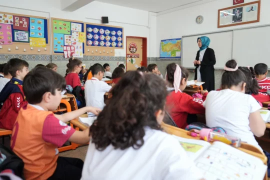 MEB, kadrolu öğretmenlerin il içi isteğe bağlı yer değiştirme sonuçlarını