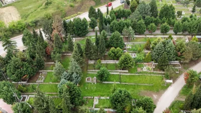Sakarya Büyükşehir Belediyesi, Kurban Bayramı öncesinde şehir genelindeki mezarlıklarda bakım