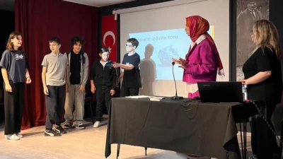 Sakarya Büyükşehir Belediyesi tarafından ortaokul öğrencilerine yönelik düzenlenen seminerde “Dijital