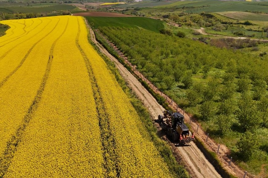 Tekirdağ Büyükşehir Belediyesi, yaklaşan hasat dönemi öncesinde üreticilerin tarlalarına ulaşımda