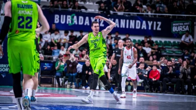 TOFAŞ Basketbol Takımı, ligin 29. hafta mücadelesinde sahasında Karşıyaka’yı 87-78