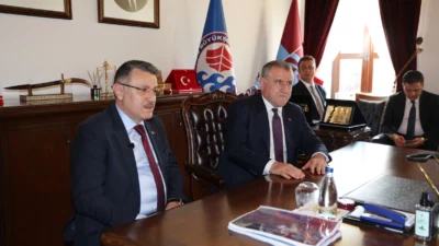 Gençlik ve Spor Bakanı Osman Aşkın Bak, Trabzon Büyükşehir Belediyesi’ni