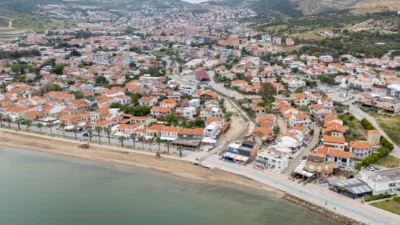 İZSU’nun Yeni Foça Şavklı Deresi’nde tarihi köprüyü koruyarak tamamladığı dere