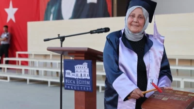 Dokuz Eylül Üniversitesi (DEÜ) Eğitim Fakültesinin 2025-2026 Akademik Yılı Mezuniyet