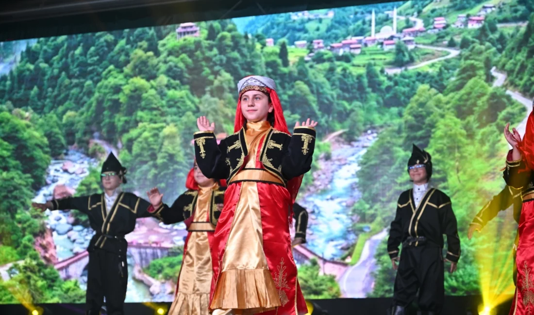 Manisa Büyükşehir Belediyesi Konservatuvarı tarafından düzenlenen Halk Dansları Gala Gecesi,