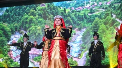 Manisa Büyükşehir Belediyesi Konservatuvarı tarafından düzenlenen Halk Dansları Gala Gecesi,