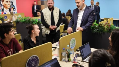 Ülkemizin yarınları olan gençlere yönelik çalışmalarını sürdüren Bursa Büyükşehir Belediyesi,