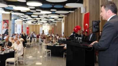 Bursa'da Osmangazi Belediye Başkanı Erkan Aydın, mahalle muhtarlarıyla düzenlenen “Ortak