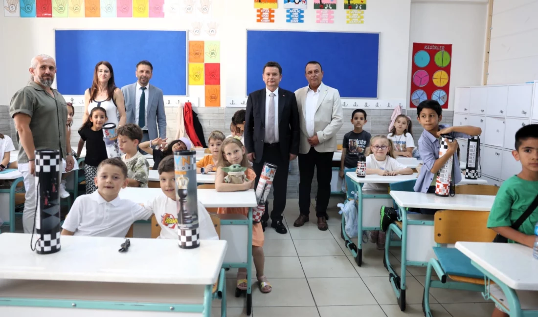 Bursa'da karne heyecanı yaşayan öğrencilerle bir araya gelen Osmangazi Belediye