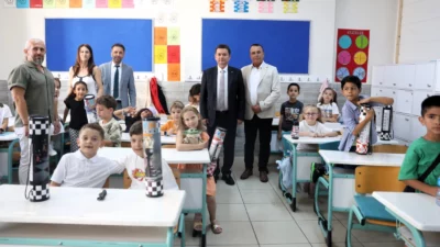Bursa'da karne heyecanı yaşayan öğrencilerle bir araya gelen Osmangazi Belediye