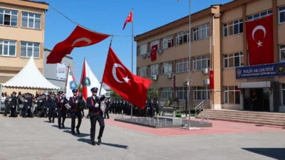 Bursa Polis Meslek Eğitim Merkezi’nde (POMEM) düzenlenen 32. Dönem Mezuniyet