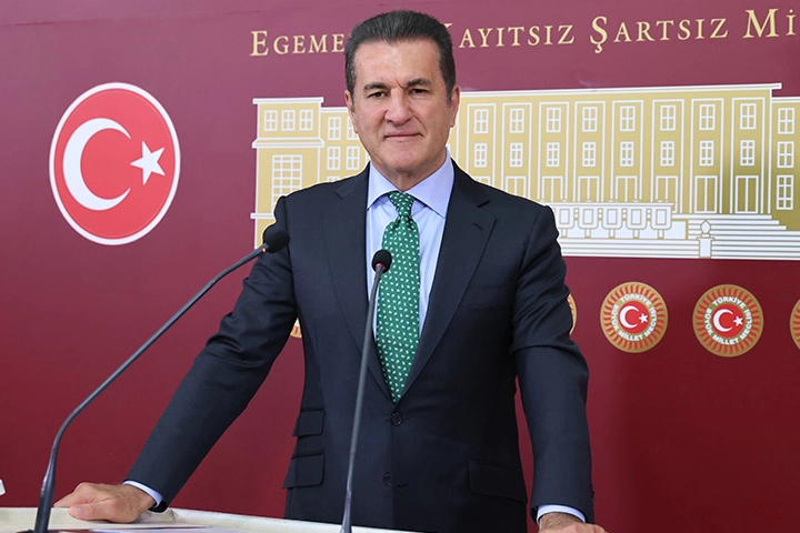 CHP Erzincan Milletvekili Mustafa Sarıgül, TBMM'de düzenlediği basın toplantısında emeklilere