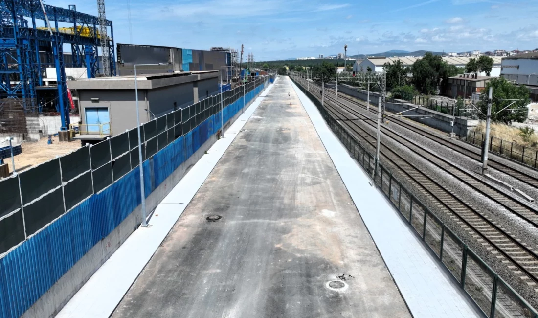 Üstyapı çalışmalarıyla vatandaşların ulaşım konforunu artıran Kocaeli Büyükşehir Belediyesi, kent