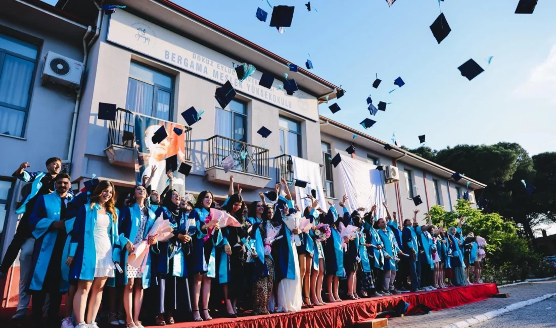 Dokuz Eylül Üniversitesi (DEÜ) Bergama Meslek Yüksekokulunun 2025-2026 Akademik Yılı Mezuniyet Töreni,