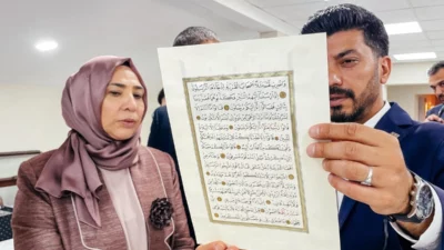 Hayat Boyu Öğrenme Genel Müdürü Dr. Emre Topoğlu, beraberindeki üst