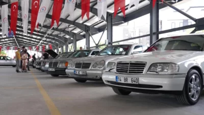 Düzce’de düzenlenen “3. Mercedes Buluşması”nda Türkiye’nin farklı illerinden gelen yaklaşık