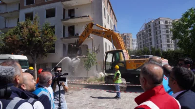 İstanbul Büyükşehir Belediyesi, Beylikdüzü’nde hızlı tarama yöntemiyle riskli olduğu belirlenen