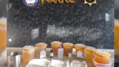 İstanbul İl Emniyet Müdürlüğü ekiplerince Küçükçekmece’de bir adrese düzenlenen narkotik