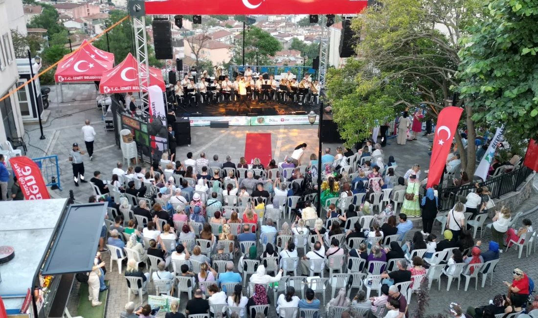 Kapanca Sokak Festivali’nin ilk gününde sahne alan Bursa Büyükşehir Belediyesi