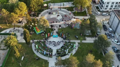 Sakarya Kaynarca’da yapımı tamamlanan Aziz Duran Parkı ilçenin yeni buluşma