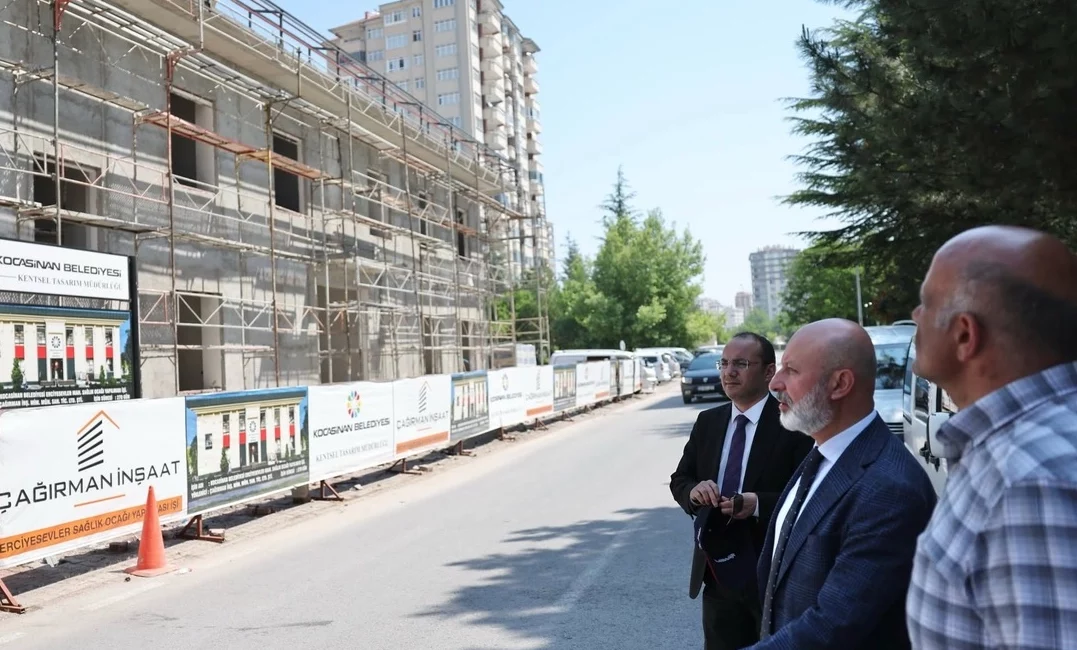 Kayseri Kocasinan Belediye Başkanı Ahmet Çolakbayrakdar, Erciyesevler Mahallesi’nde hayırsever desteğiyle
