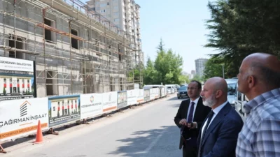 Kayseri Kocasinan Belediye Başkanı Ahmet Çolakbayrakdar, Erciyesevler Mahallesi’nde hayırsever desteğiyle