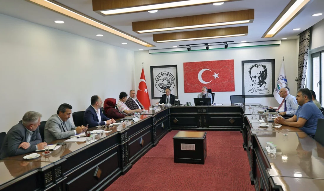 Kayseri Talas Belediye Başkanı Mustafa Yalçın, ilçenin nabzını tutan mahalle