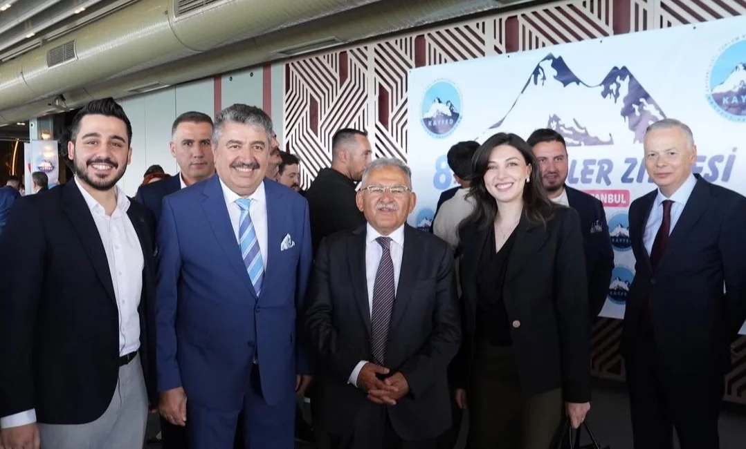 Kayseri Büyükşehir Belediye Başkanı Dr. Memduh Büyükkılıç, 8. Kayserililer Zirvesi'ne