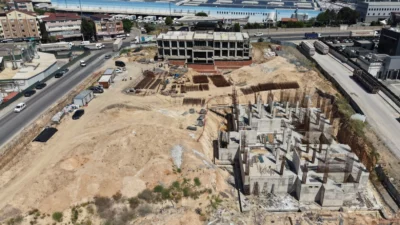 Kocaeli Çayırova Belediye Başkanı Bünyamin Çiftçi, Şekerpınar’da yapımı devam eden Doğa