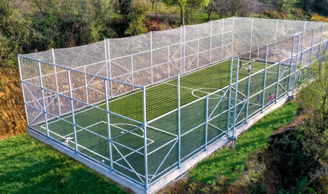 Kocaeli Büyükşehir Belediyesi, kent genelindeki spor alanlarını daha modern ve