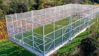 Kocaeli Büyükşehir Belediyesi, kent genelindeki spor alanlarını daha modern ve