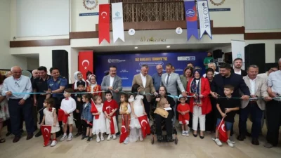 Kocaeli Büyükşehir Belediye Başkanı Tahir Büyükakın, KO-MEK Karamürsel ilçe sergisinde