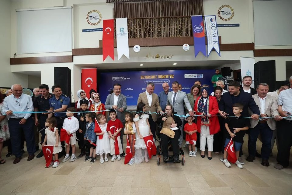 Kocaeli Büyükşehir Belediye Başkanı Tahir Büyükakın, KO-MEK Karamürsel ilçe sergisinde