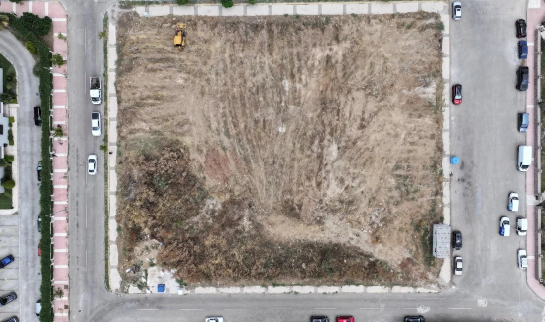 Manisa Büyükşehir Belediyesi, kent genelinde yürüttüğü yabani ot temizliği çalışmalarıyla