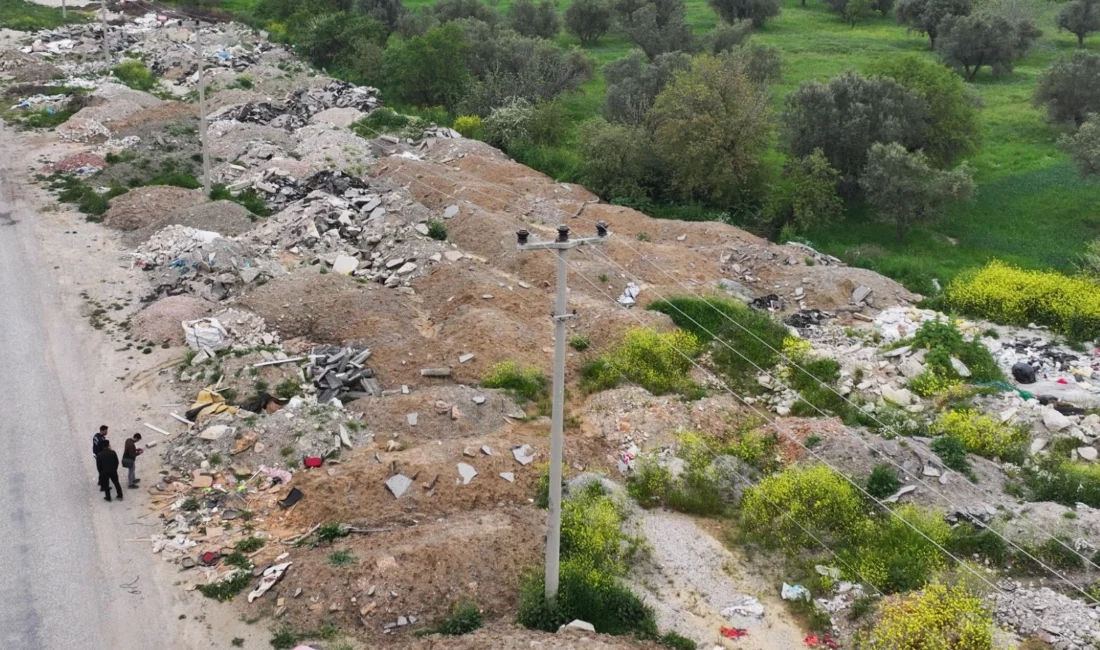 Muradiye Organize Sanayi Bölgesi’nde (MUOSB) kaçak moloz dökülen alan, Manisa