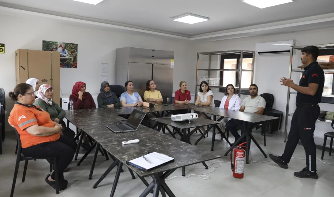 Mersin Büyükşehir Belediyesi İtfaiye Dairesi Başkanlığı, Hamzabeyli Köyü’nde kadınlara yangın
