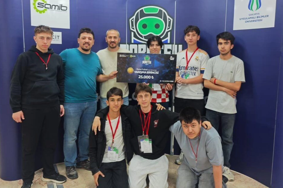 Sakarya Uygulamalı Bilimler Üniversitesi tarafından düzenlenen “Robotek Ulusal Robot Yarışması”nda