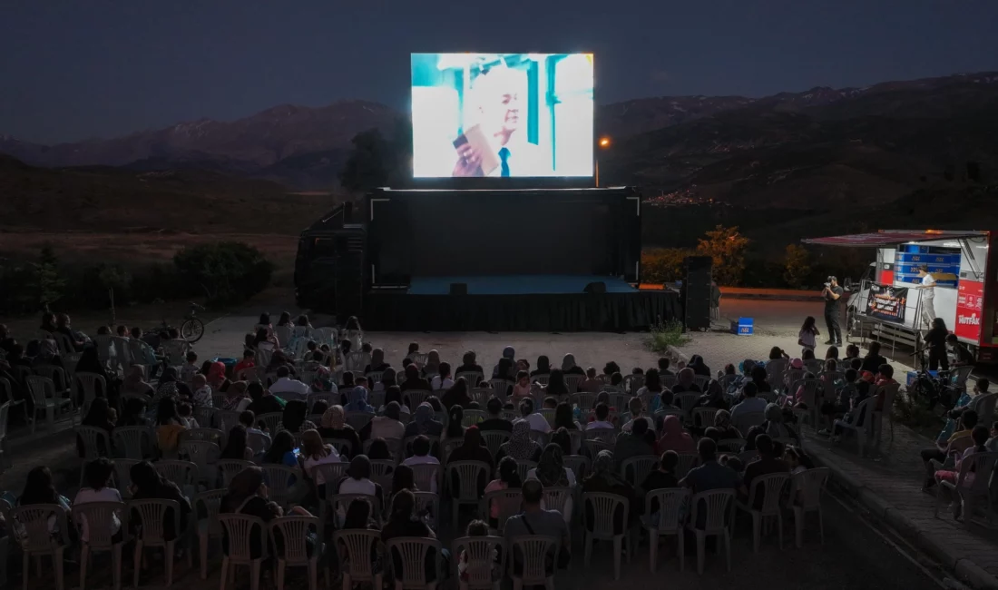 Konya Büyükşehir Belediyesi tarafından merkez dışında ilçelerde düzenlenen “Sinema Günleri”