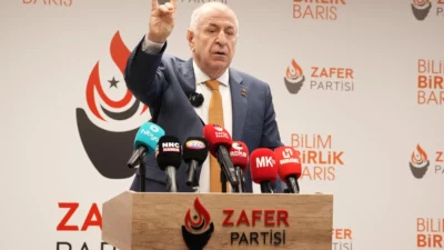 Zafer Partisi Genel Başkanı Ümit Özdağ, düzenlediği toplantıda ekonomik krizi,