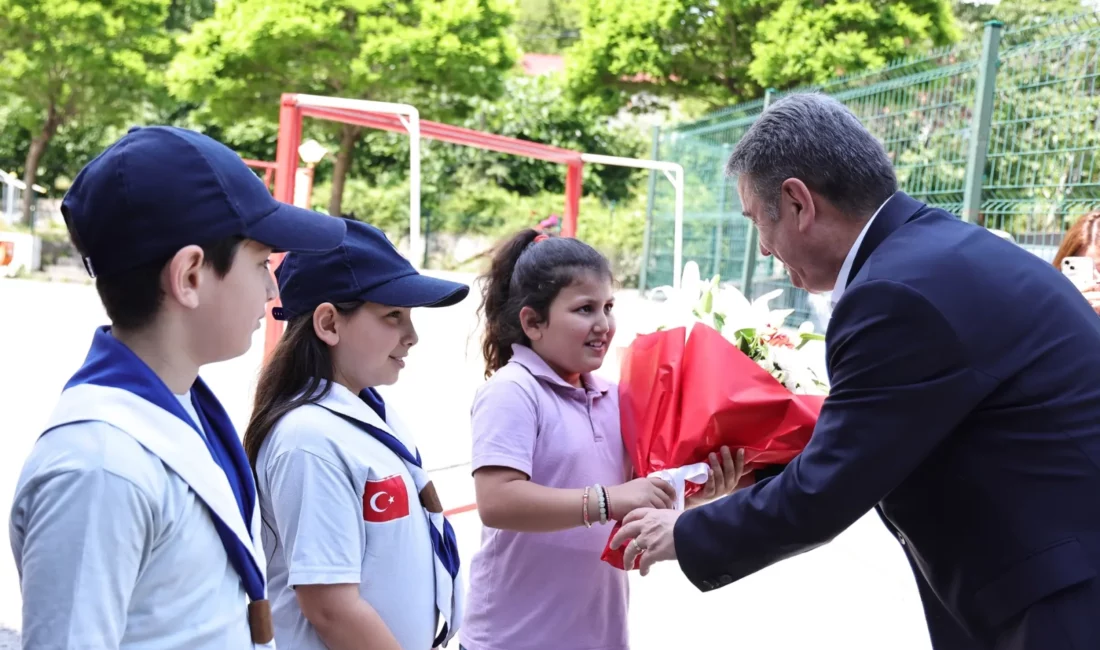 Zonguldak Belediye Başkanı Tahsin Erdem, 4/A sınıfı öğrencileriyle bir araya