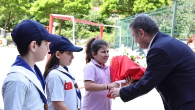 Zonguldak Belediye Başkanı Tahsin Erdem, 4/A sınıfı öğrencileriyle bir araya