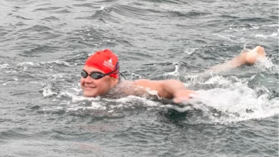 İzmir Büyükşehir Belediyesi’nin 23 yaşındaki otizmli yüzme sporcusu Tuna Tunca