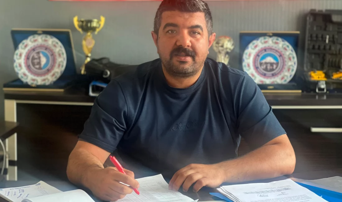 Ağrı Futbol Saha Komiserleri Derneği’nin olağanüstü genel kurulunda başkanlığa Muhammet