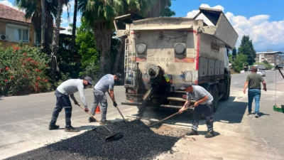 Antalya Büyükşehir Belediyesi, Finike'de yaz dönemi yol bakım ve onarım
